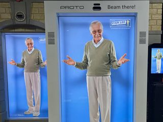 thumbnail - Holograma IA Stan Lee